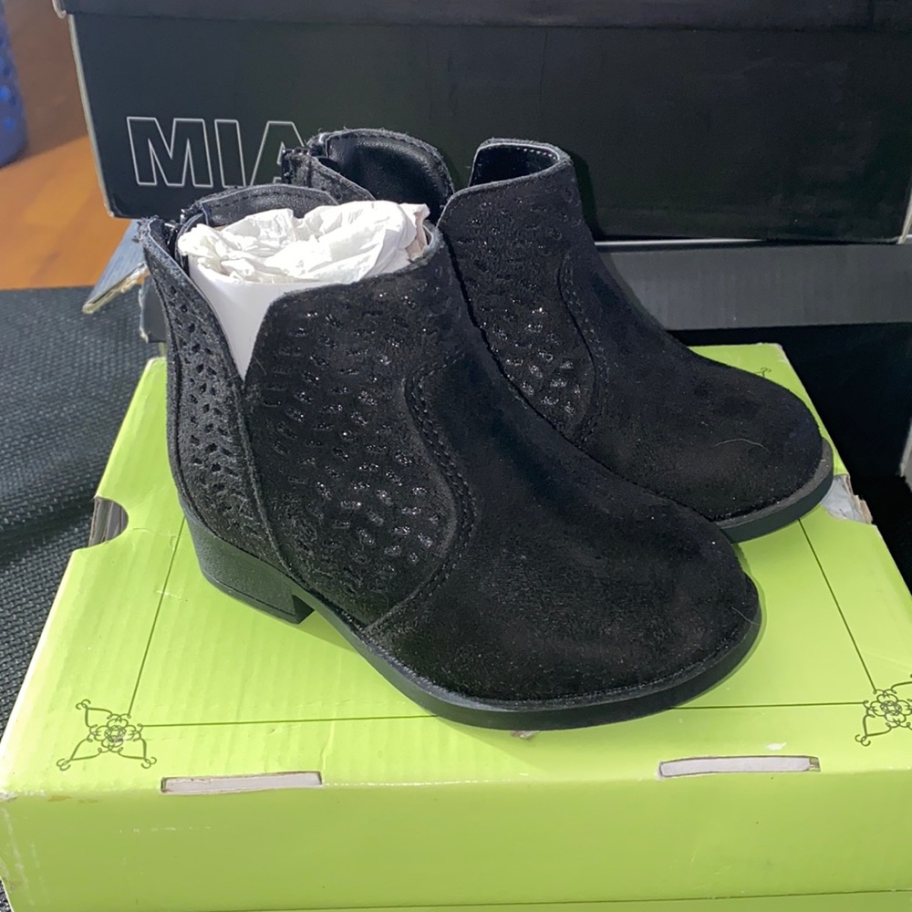 Girls boots